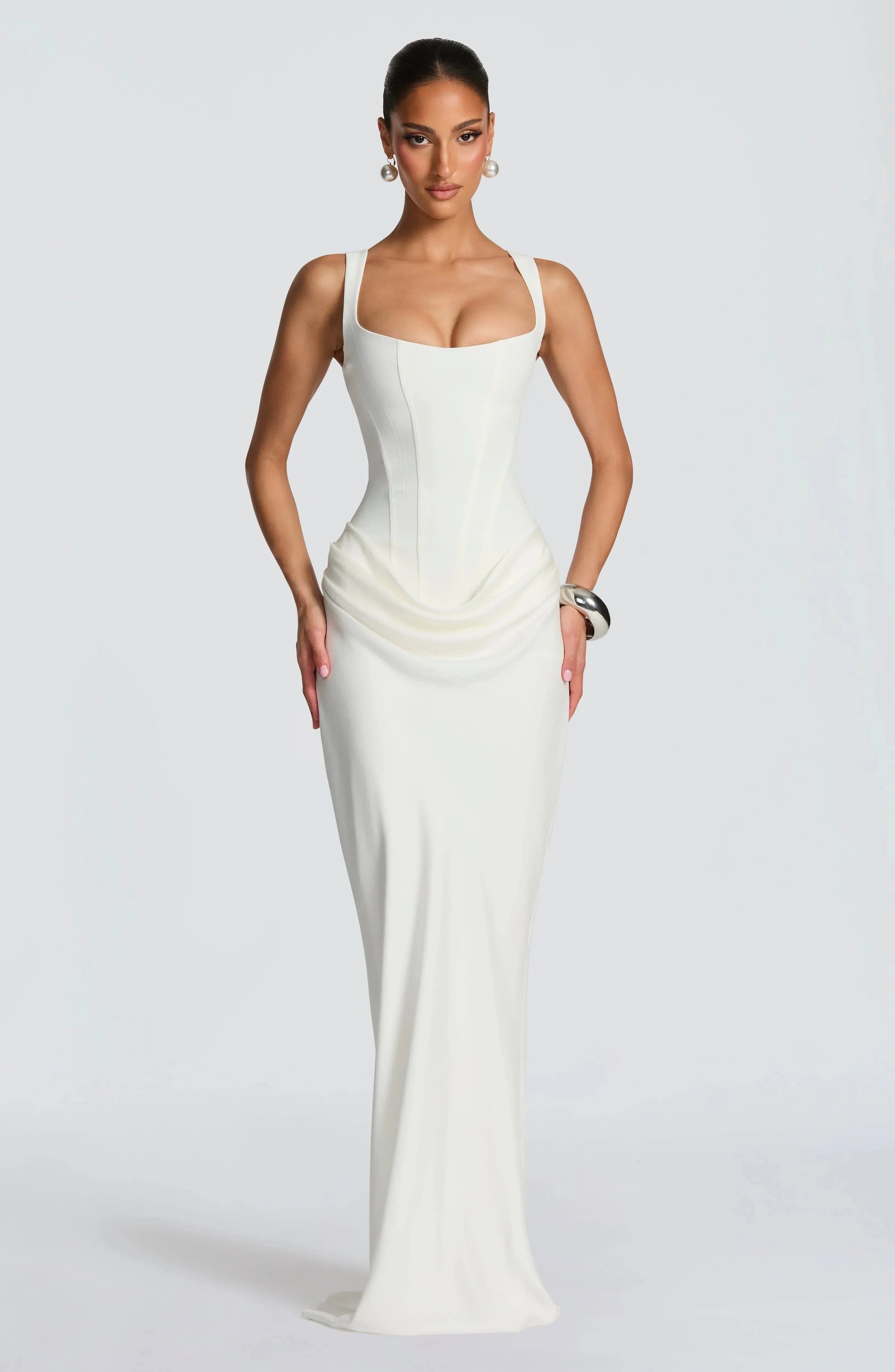 Wina Bodycon Dress | Backless, Elegant Design for Women 7