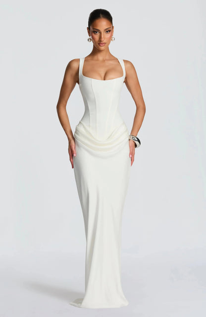 Wina Bodycon Dress | Backless, Elegant Design for Women 7